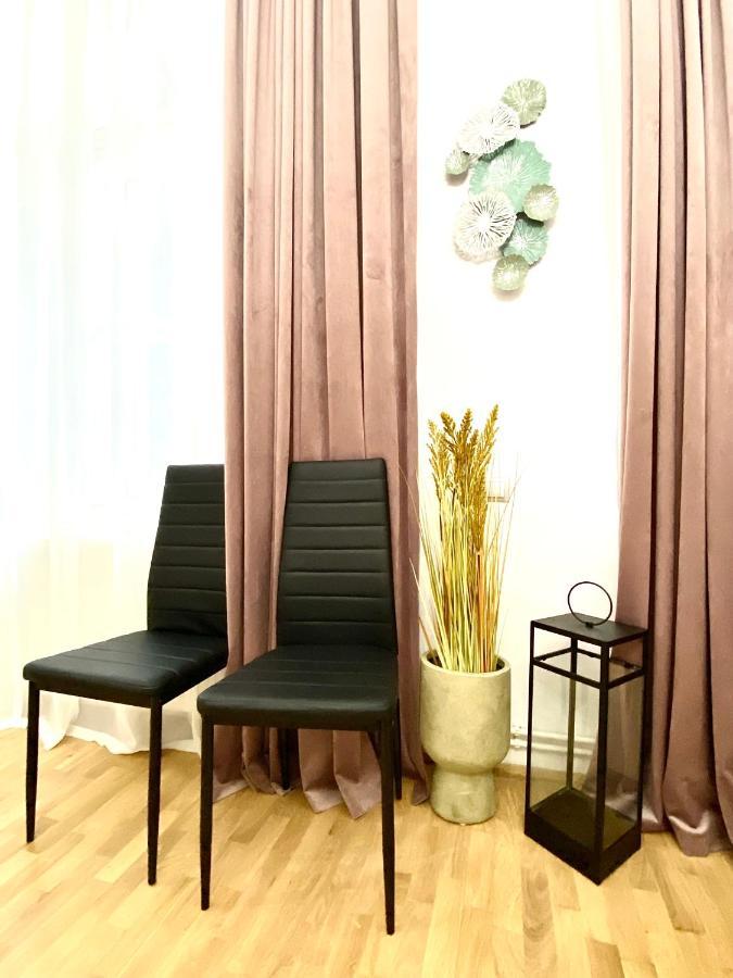 Republique Family Apartment Брашов Экстерьер фото