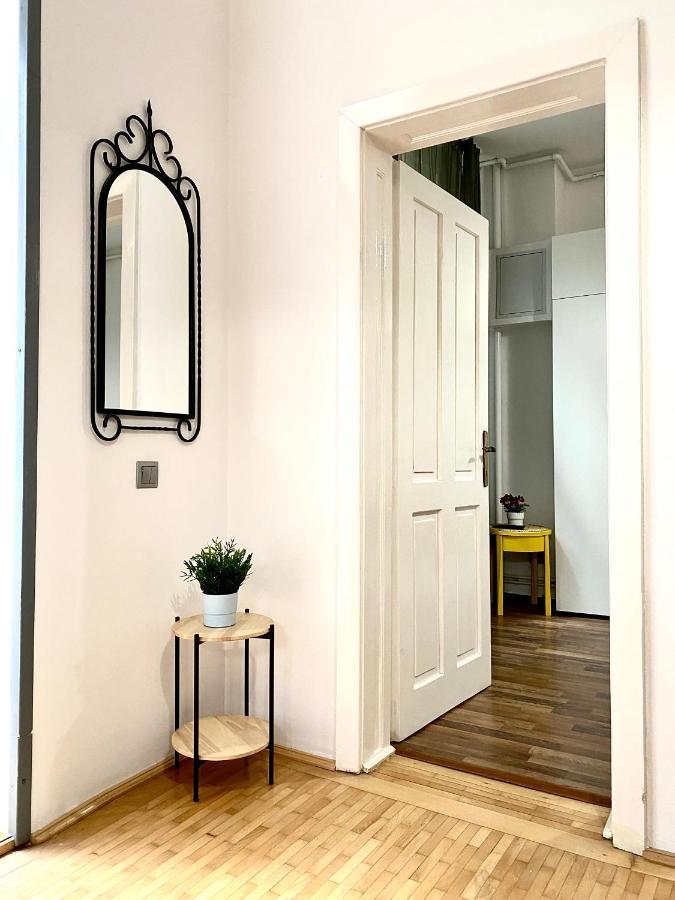 Republique Family Apartment Брашов Экстерьер фото