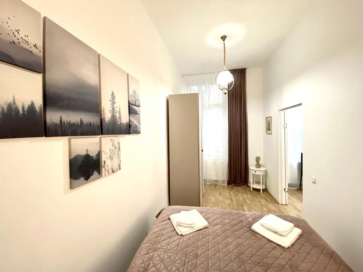 Republique Family Apartment Брашов Экстерьер фото